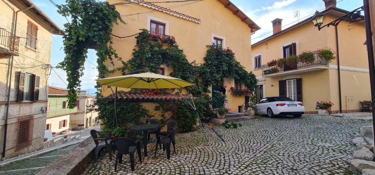 Scaccia Pensieri Villa Cerchio Eksteriør billede