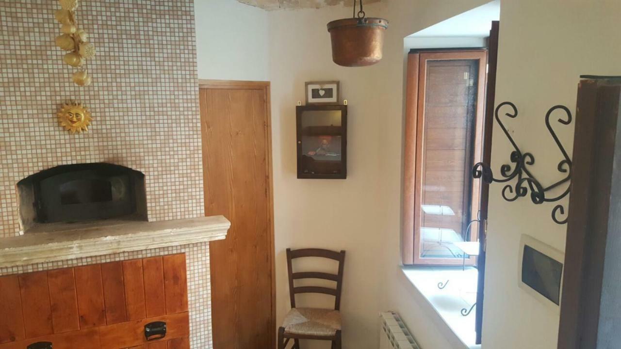 Scaccia Pensieri Villa Cerchio Eksteriør billede