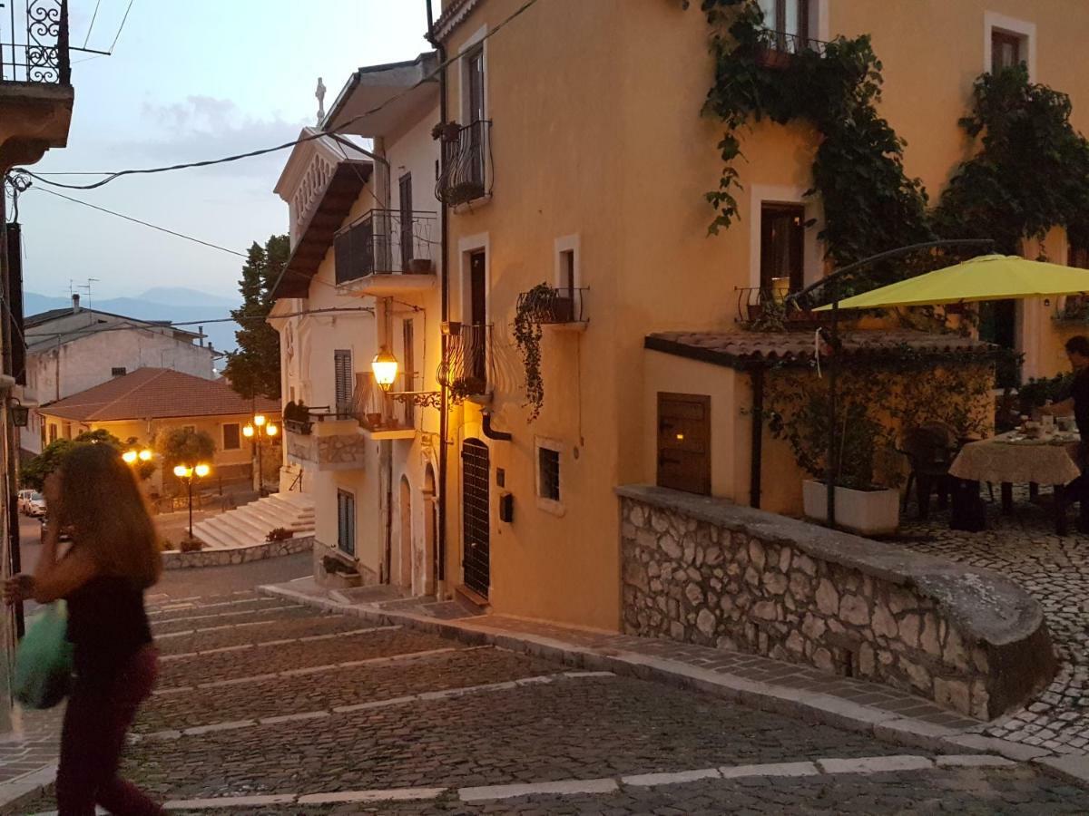 Scaccia Pensieri Villa Cerchio Eksteriør billede