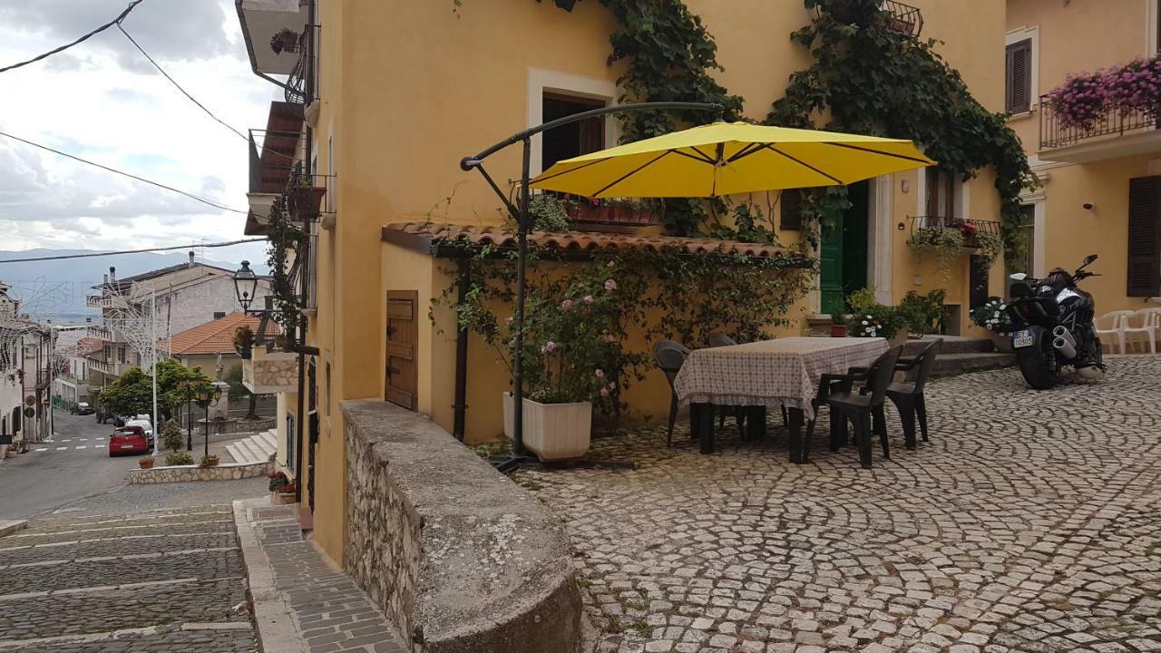 Scaccia Pensieri Villa Cerchio Eksteriør billede