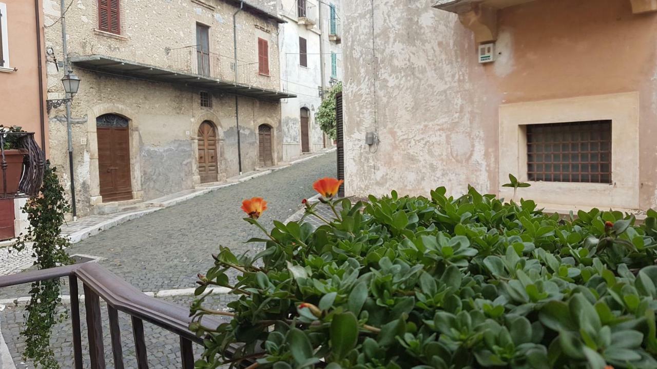 Scaccia Pensieri Villa Cerchio Eksteriør billede