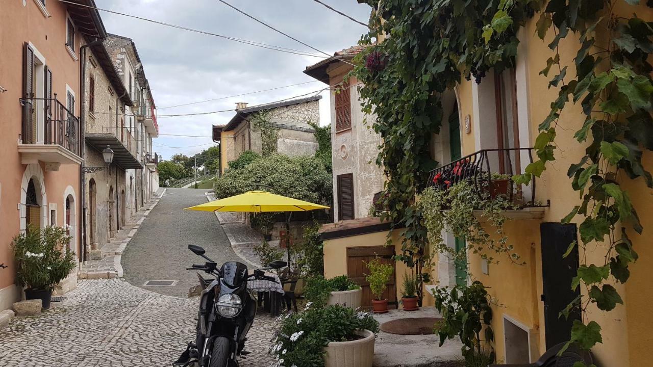 Scaccia Pensieri Villa Cerchio Eksteriør billede
