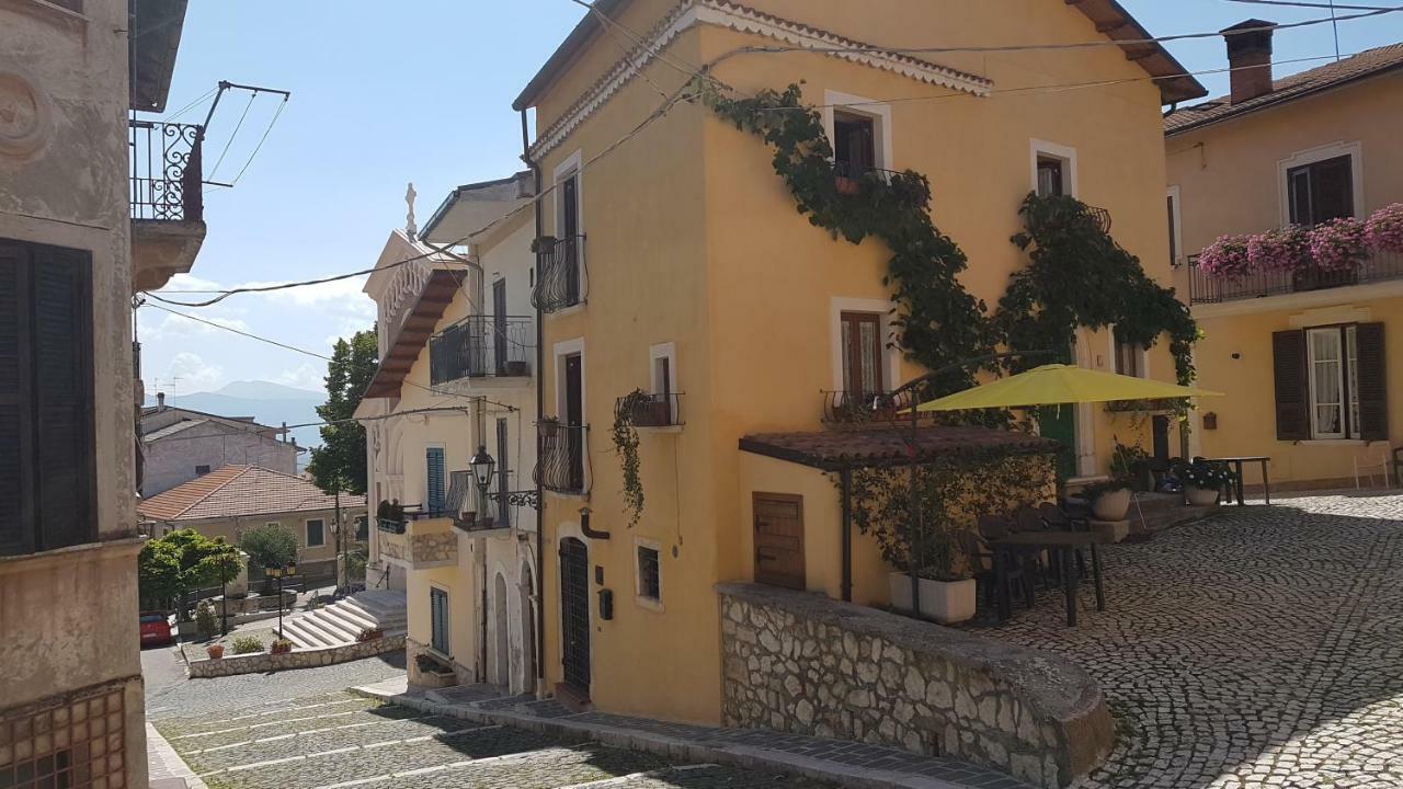 Scaccia Pensieri Villa Cerchio Eksteriør billede